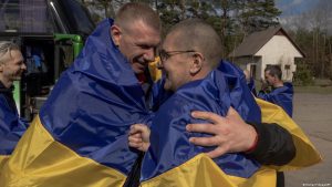 RUSIA Y UCRANIA INTERCAMBIAN 193 PRISIONEROS DE CADA LADO 