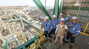 MINISTRO VISITA REFINERIA TALARA: SUPERVISA CAPACIDAD DE PRODUCCION Y CALIDAD DEL PRODUCTO 