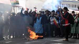 BOLIVIA: PAZ DECRETA ESTADO DE EXCEPCIÓN TRAS PROTESTAS