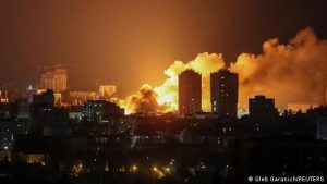 EXPLOSIONES RETUMBAN EN KIEV POR UN ATAQUE CON MISILES