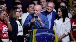 BOLSA DE SAO PAULO SE DESPLOMA TRAS LA VICTORIA DE LULA EN BRASIL