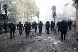 FRANCIA MOVILIZARÁ A MÁS DE 70.000 POLICÍAS Y GENDARMES ANTE NUEVAS PROTESTAS