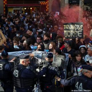 LAS PROTESTAS ESTUDIANTILES SE ENDURECEN EN FRANCIA