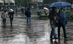 SENAMHI ALERTA POR LLUVIAS DE EXTREMA INTENSIDAD EN PIURA Y TUMBES DURANTE LAS PRÓXIMAS 24 HORAS